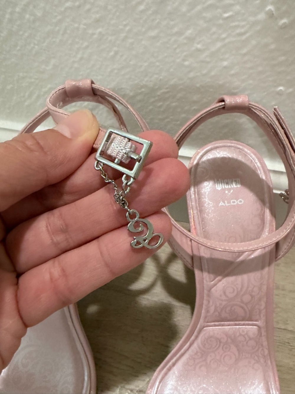 ๐ NWOT Wicked x ALDO Glinda pink magic sparkle heels - Picture 5 of 12